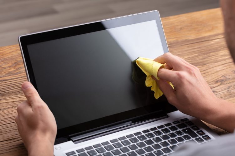 how to clean your laptop